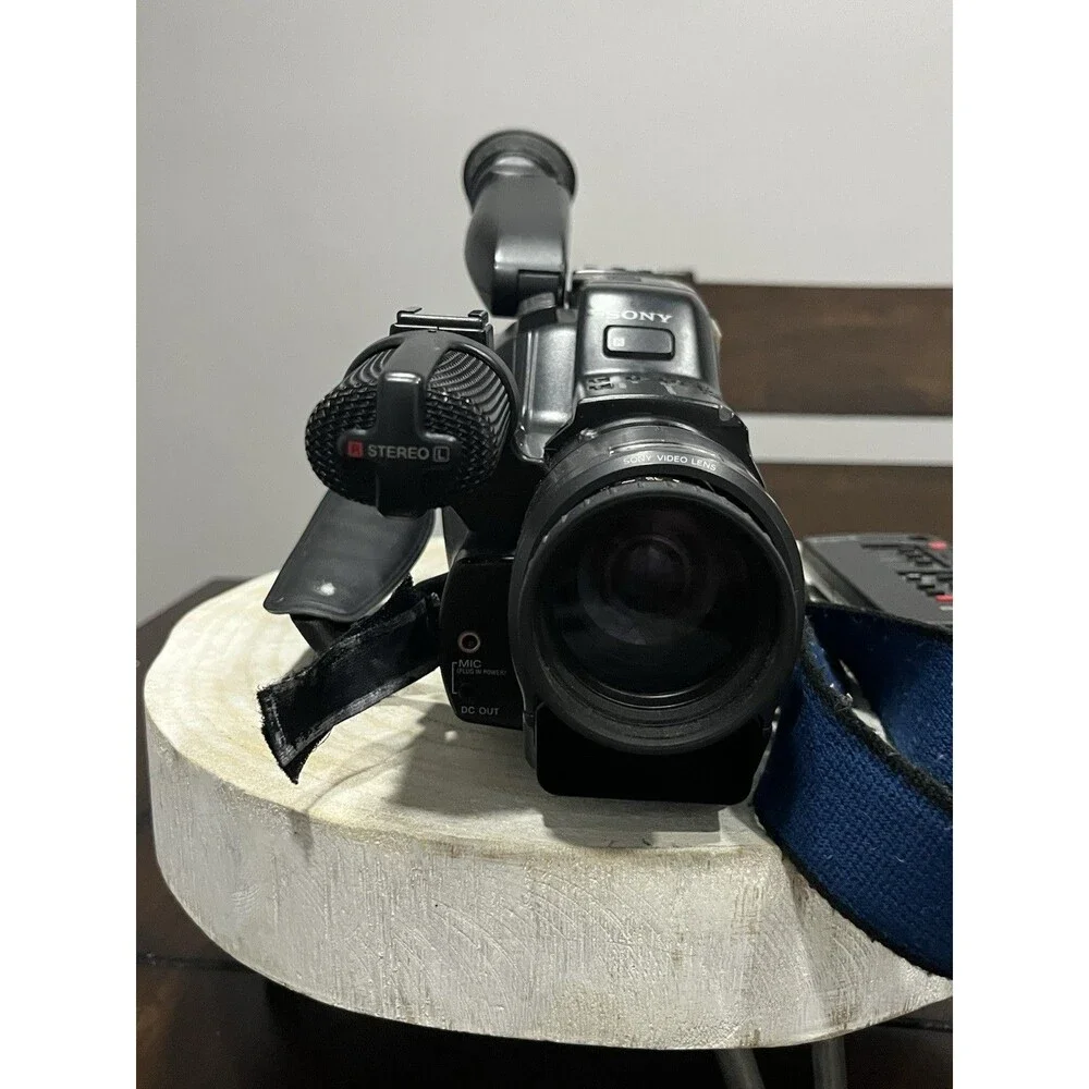 Sony CCD-F501 Video 8 Handycam 8mm Camcorder w/ Remote & Battery UNTESTED AS-IS